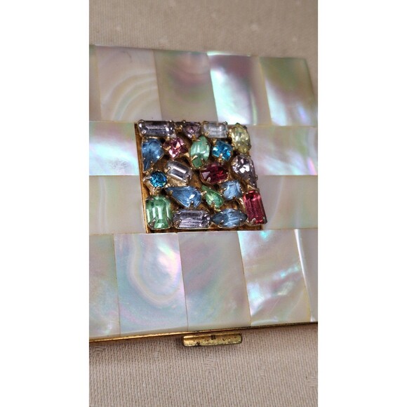 VINTAGE 1950'S MOTHER-OF-PEARL MULTICOLOR COMPACT BY EVANS MADE IN THE USA - Picture 3 of 7